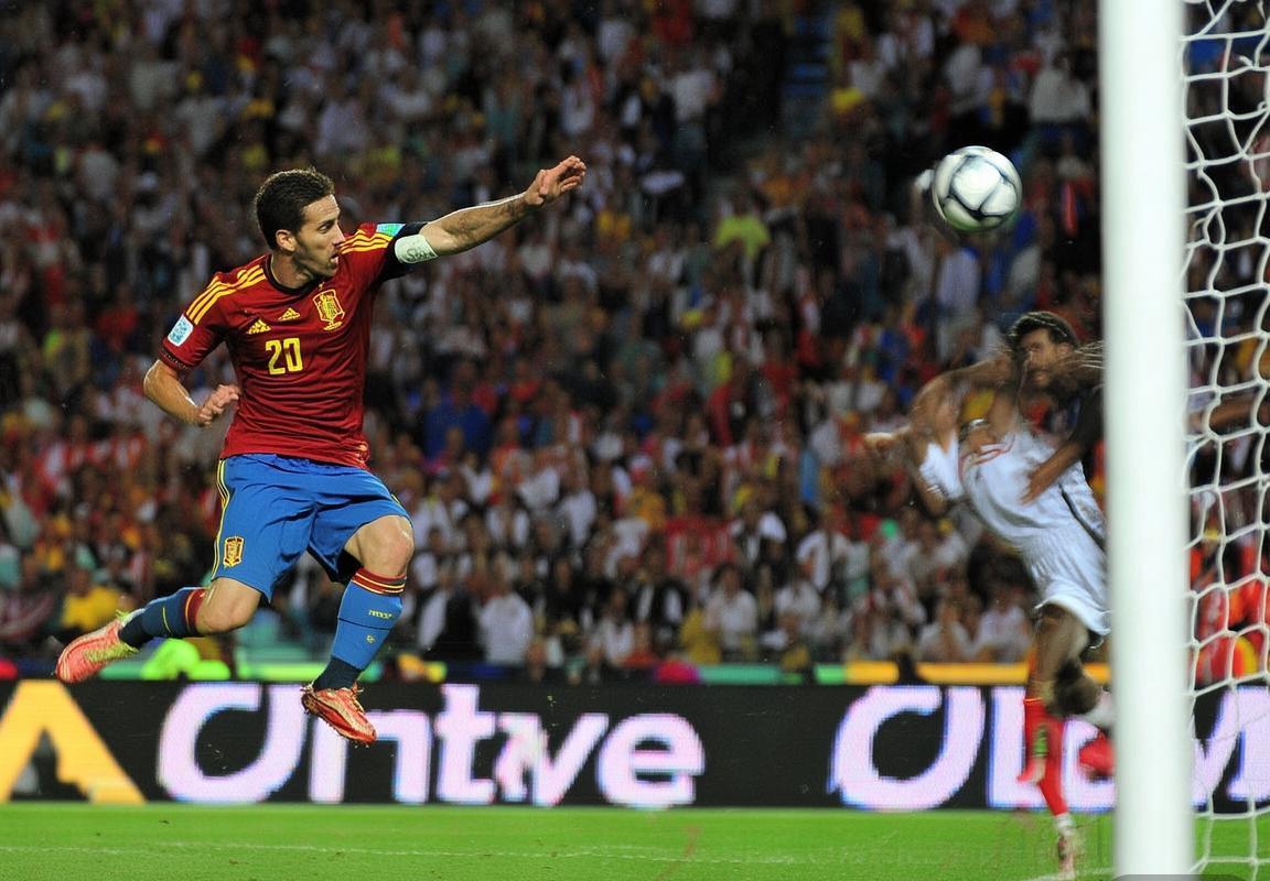 2010世界杯经典对决：西班牙VS德国巅峰之战回顾(图3)
